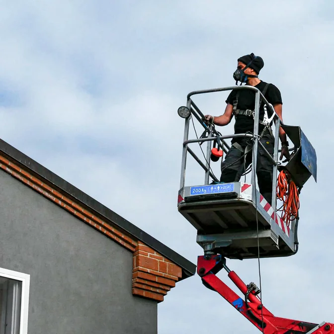 Spazzacamino Pro - Utilizzo di elevatori per lavorare in sicurezza sui tetti dei condomini
